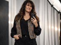 Onde a Alta-Costura Encontra a Coragem — A História de Luz Pimenta Que Cose Futuro com as Próprias Mãos