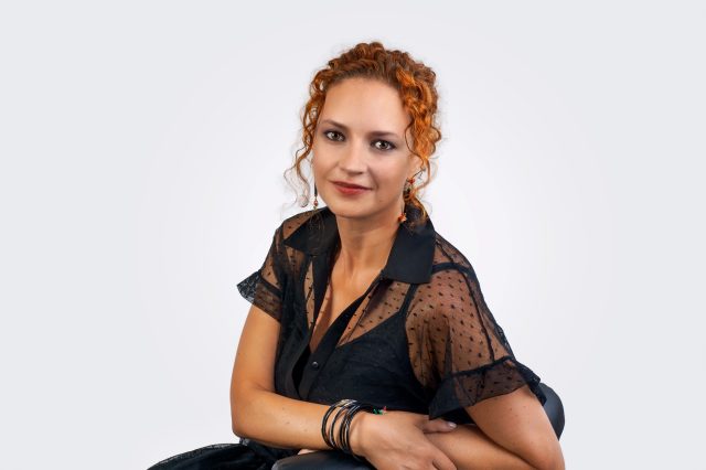 Lara Alves--