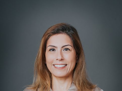 “AS MULHERES TÊM DE PARAR DE SE SENTIR MAL POR SABEREM O QUE QUEREM, POR SEREM AMBICIOSAS, POR SEREM MAIS INTELIGENTES OU TEREM UM MELHOR SALÁRIO”